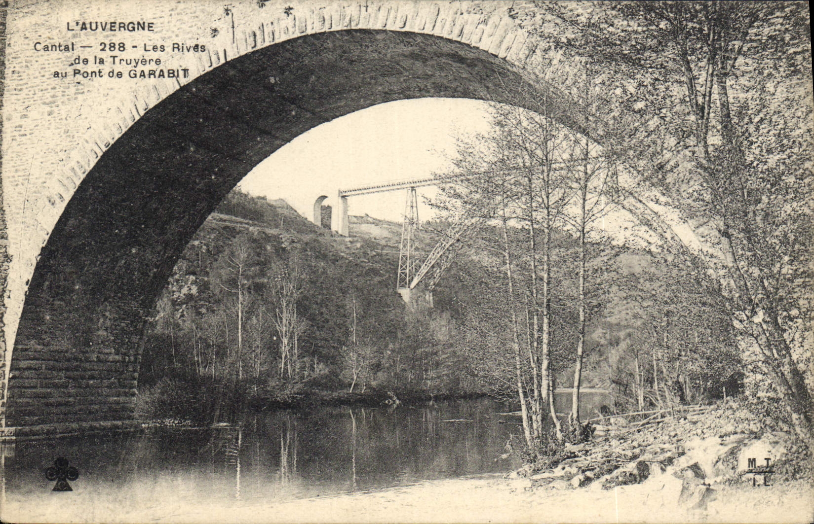 CPA L'Auvergne Cantal Les Rives de la Truyere au Pont de Garabit 