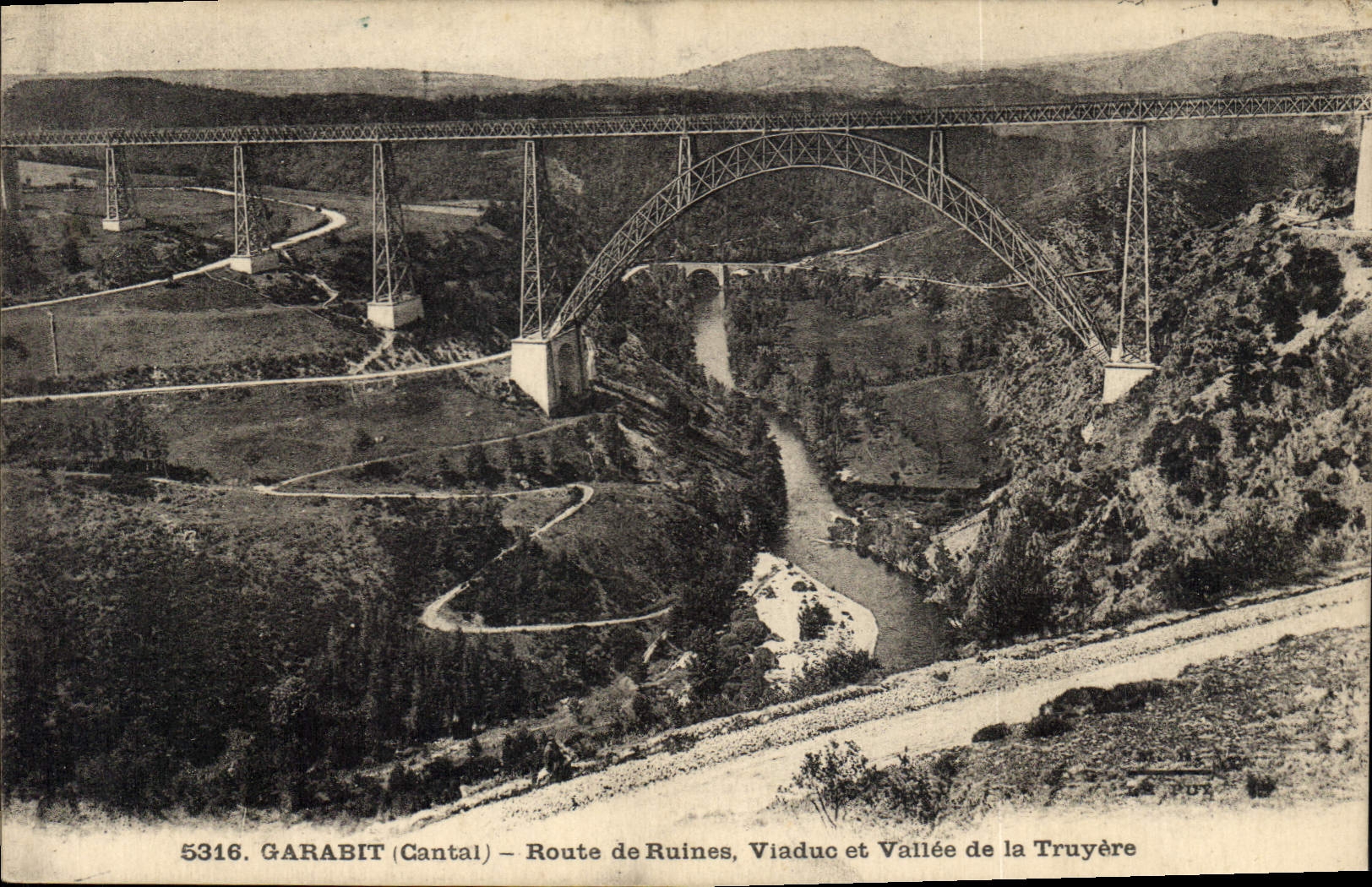 CPA Garabit Cantal Route de Ruines Viaduc et Vallee de la Truyere 