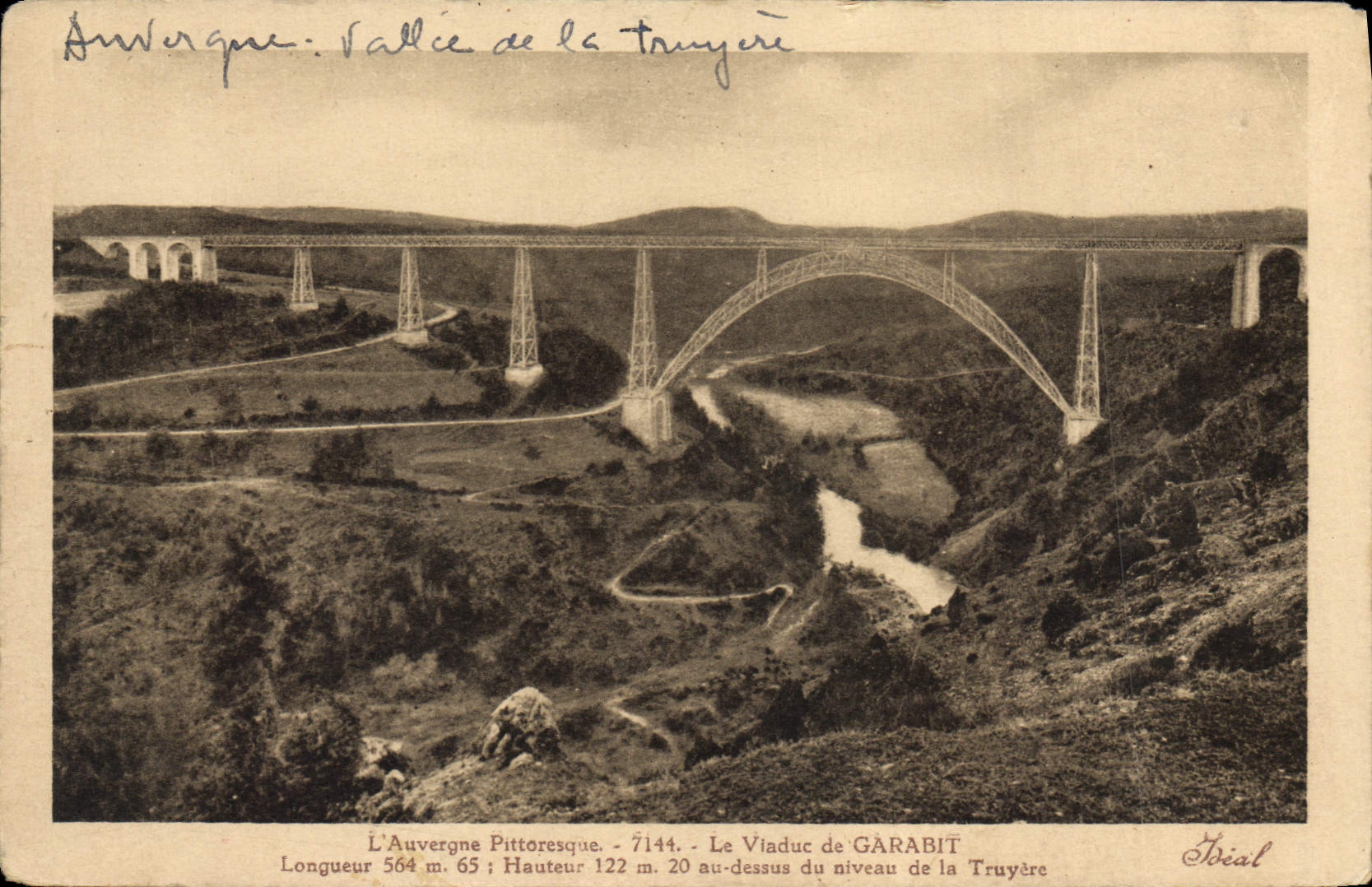 CPA L'Auvergne Pittoresque Le Viaduc de Garabit 