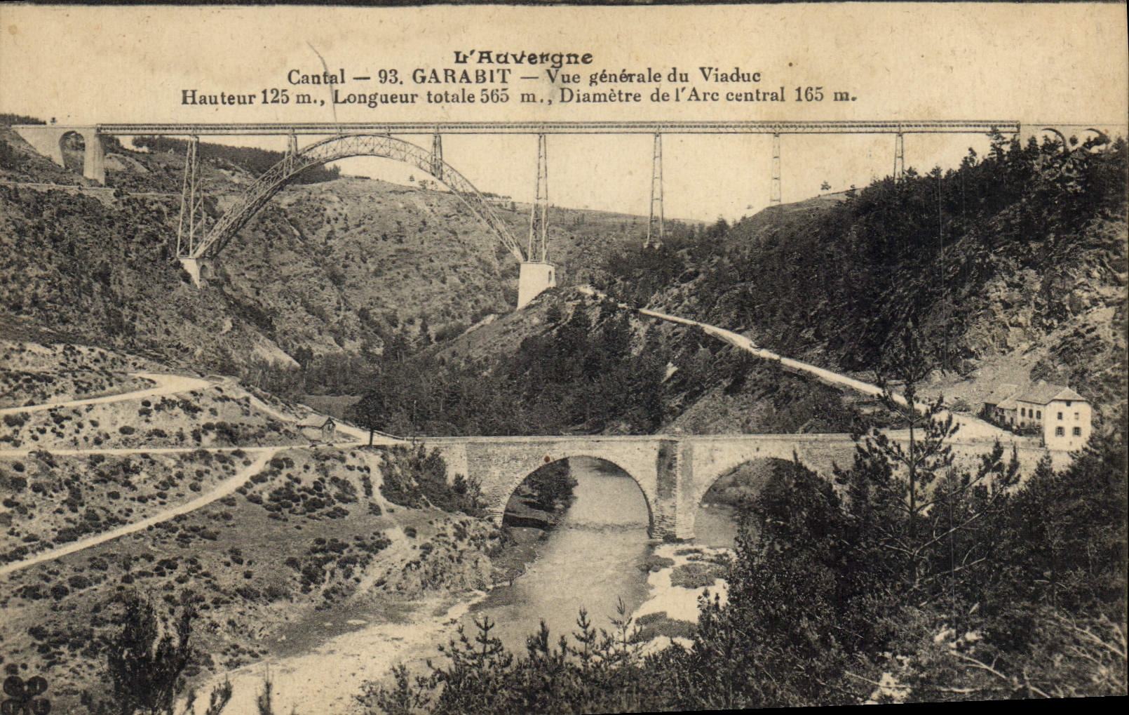 CPA L'Auvergne Cantal Garabit Vue generale du Viaduc