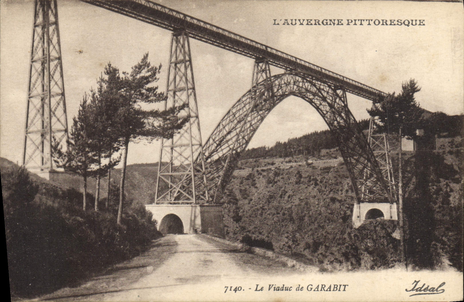 CPA L'Auvergne Pittoresque Le Viaduc de Garabit