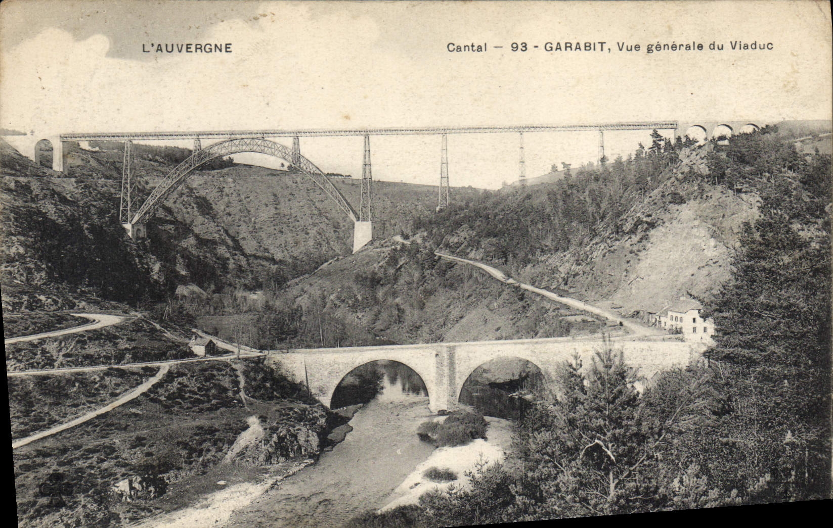 CPA L'Auvergne Garabit Vue generale du Viaduc