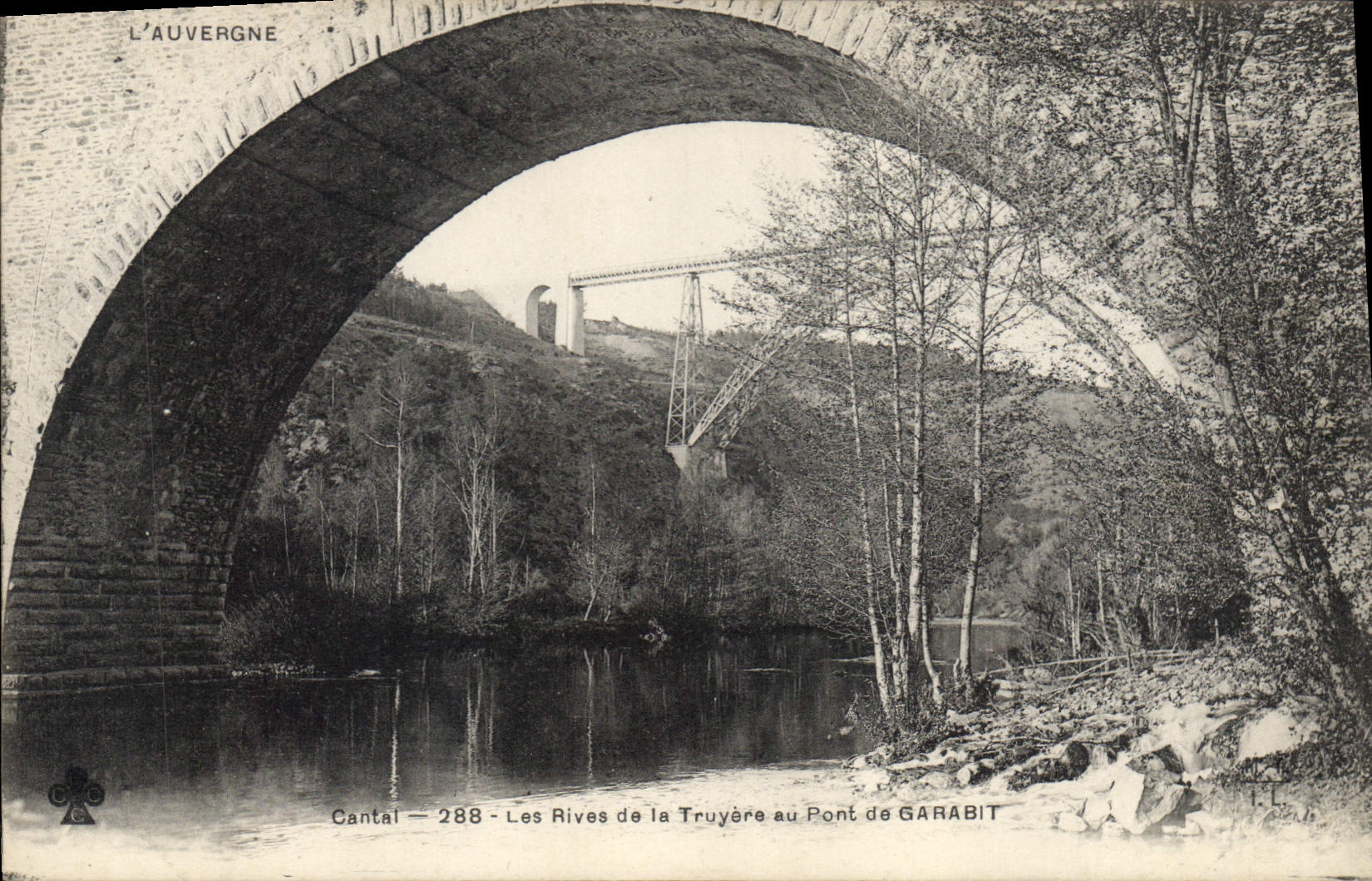CPA L'Auvergne Les Rives de la Truyere au Pont de Garabit 