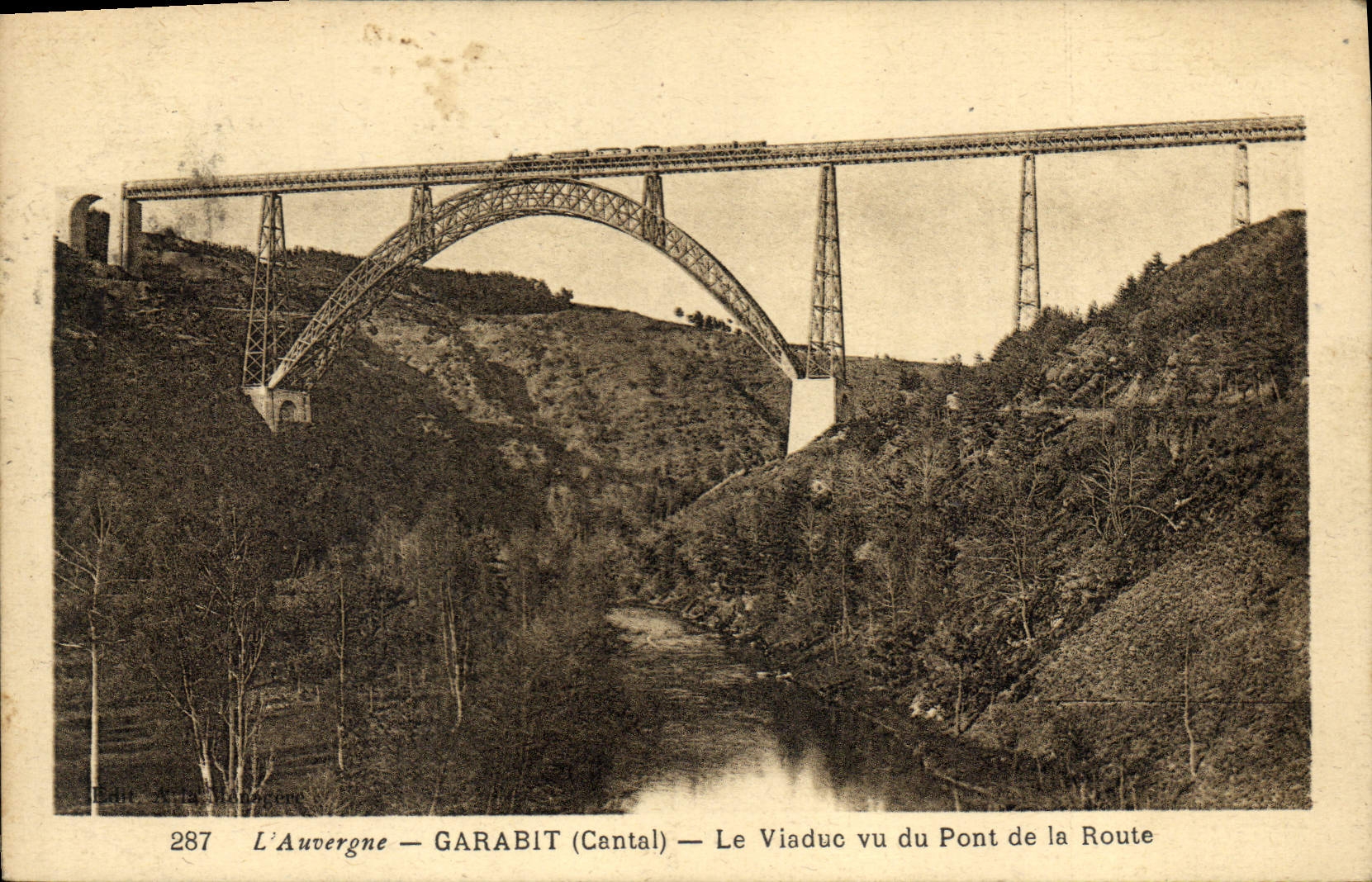 CPA L'Auvergne Garabit Cantal Le Viaduc vu du Pont de la Route 