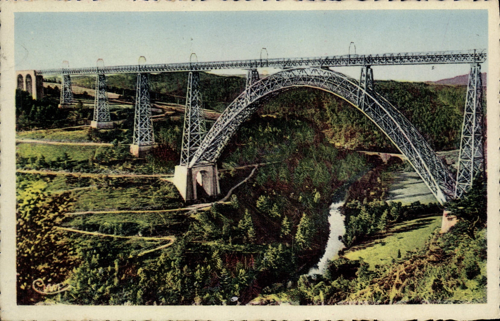 CPA Le Cantal Pittoresque Viaduc de Garabit Cantal Construit par Eiffel Ligne du Beziers a Clermont 