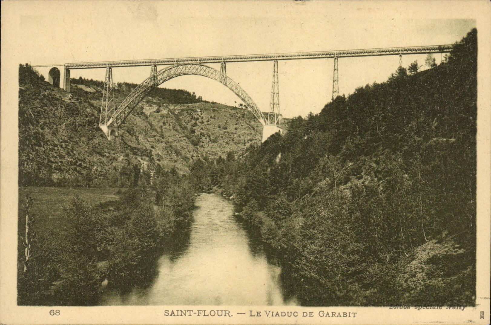 CPA Saint Flour Le Viaduc de Garabit 