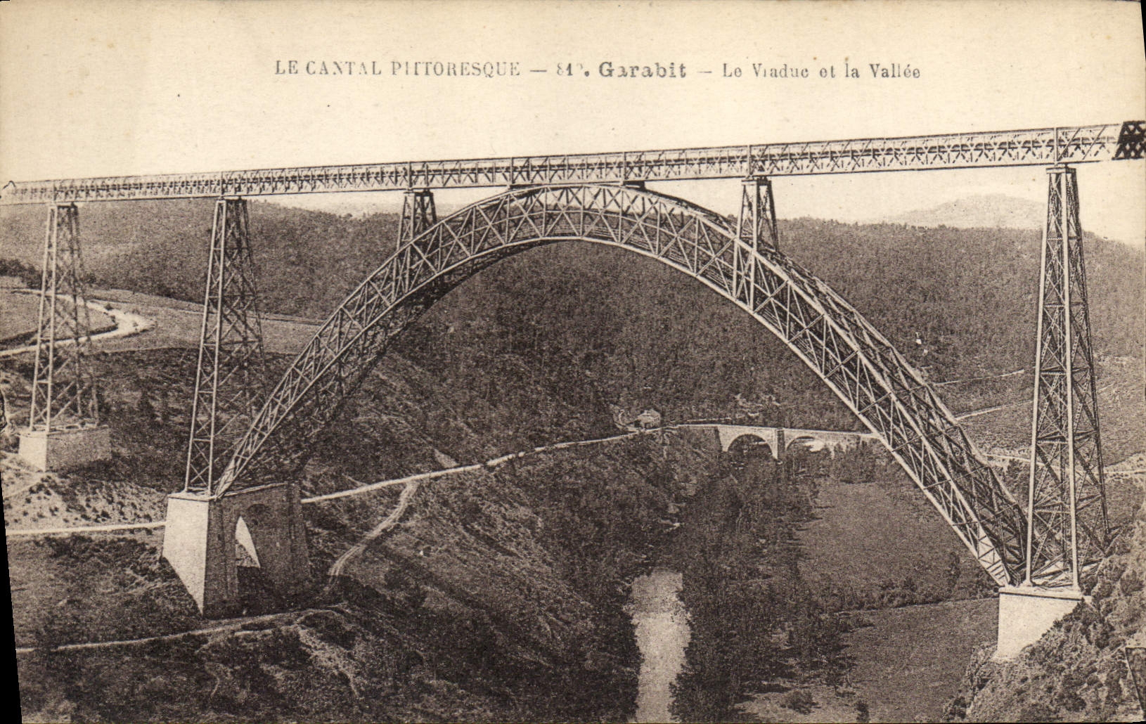 CPA Le Cantal Pittoresque Garabit Le Viaduc et la Vallee 