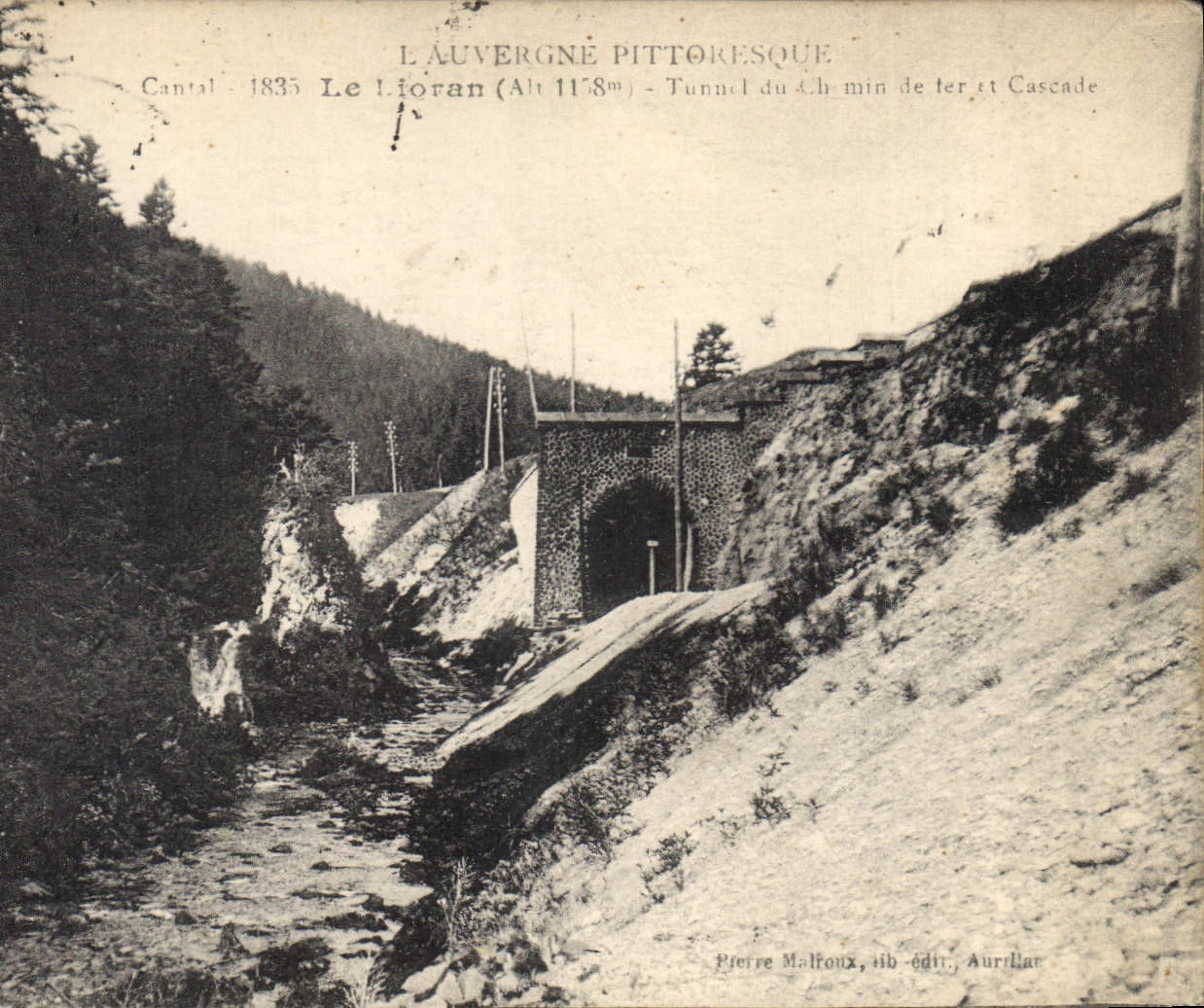 CPA L'Auvergne Pittoresque Le Lioran Tunnel du Chemin de fer et Cascade 