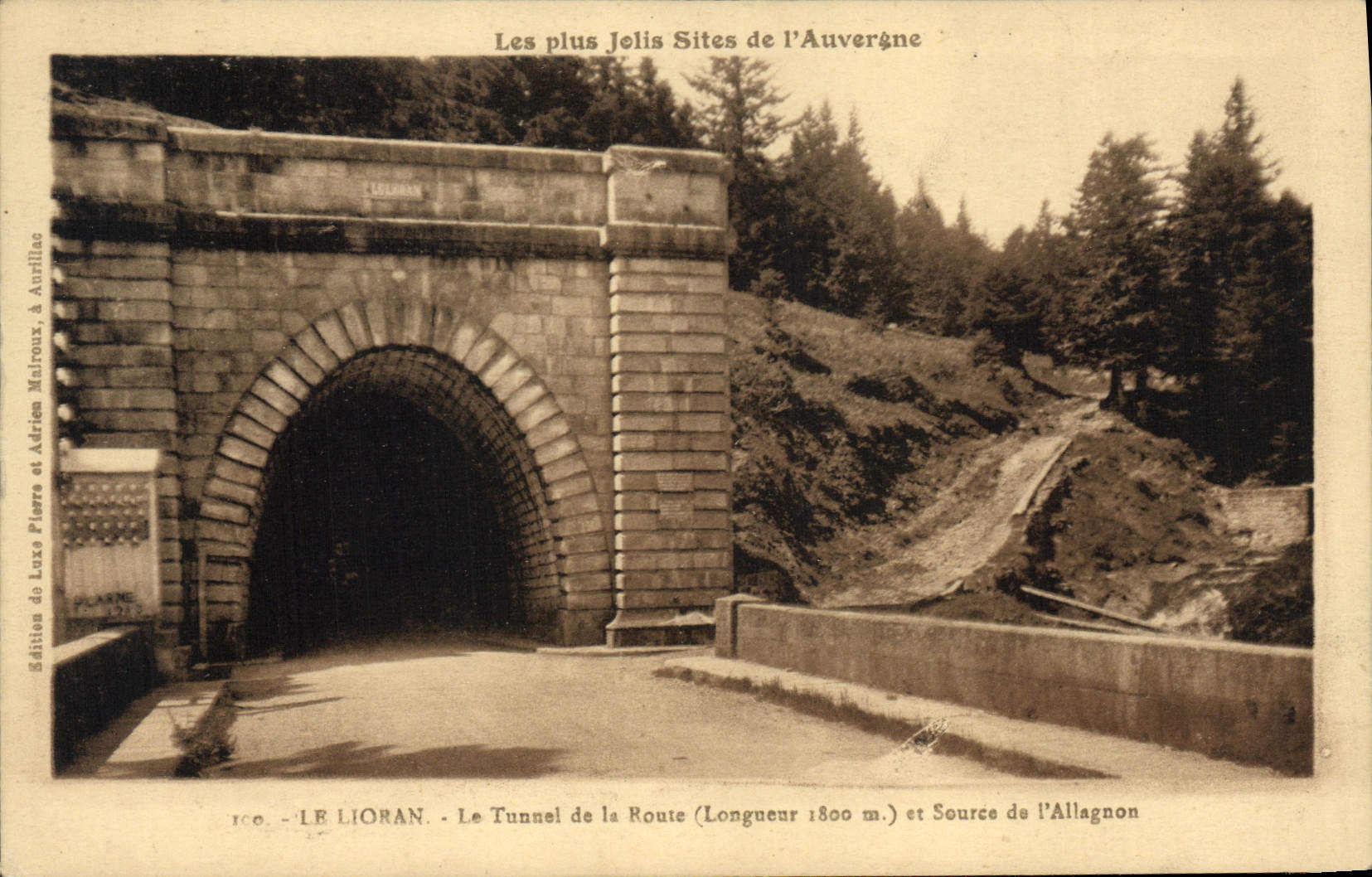 CPA Les plus Jolis Sites de l'Auvergne Le Lioran Le Tunnel de la Route et Source de l'Allagnon 