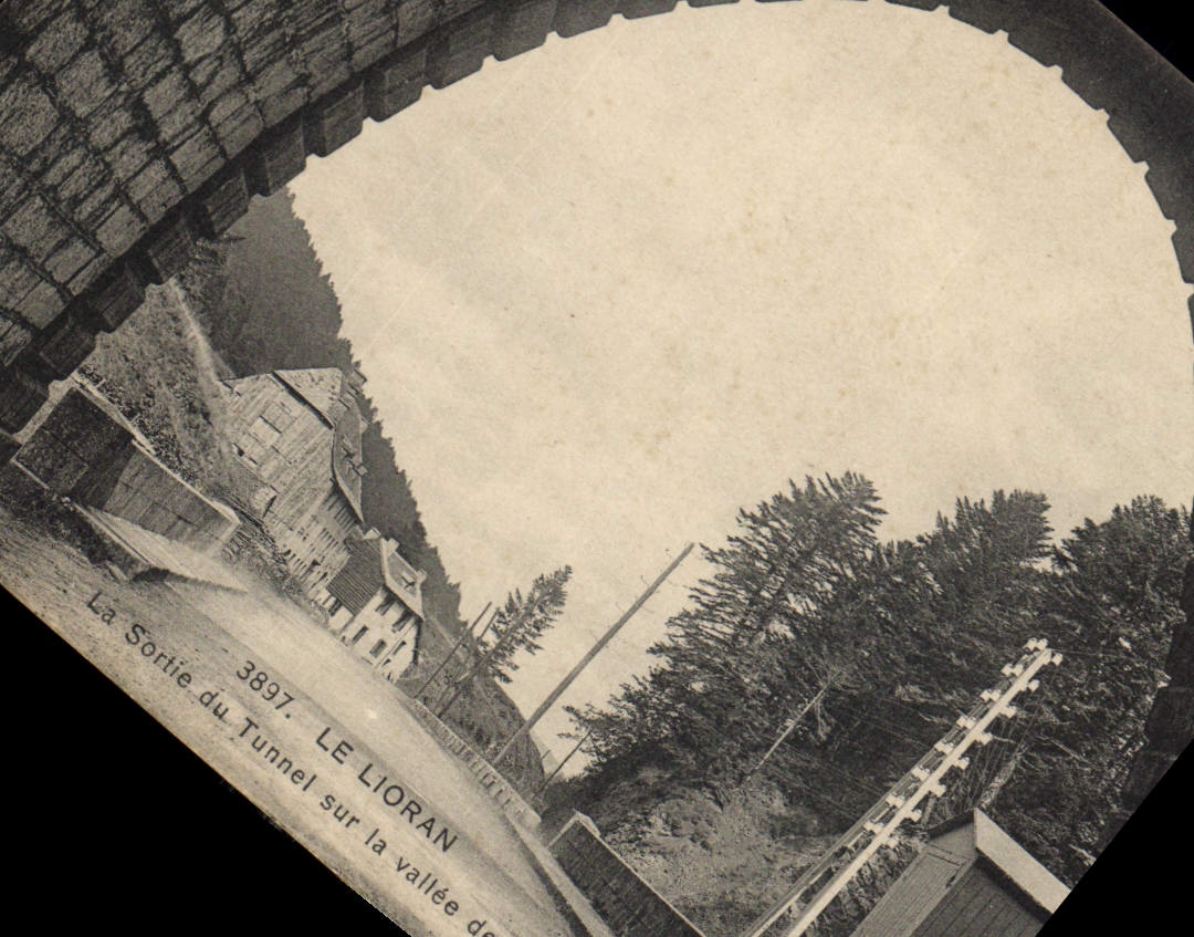 CPA Le Lioran La Sortie du Tunnel sur la Vallee de l'Allagnon