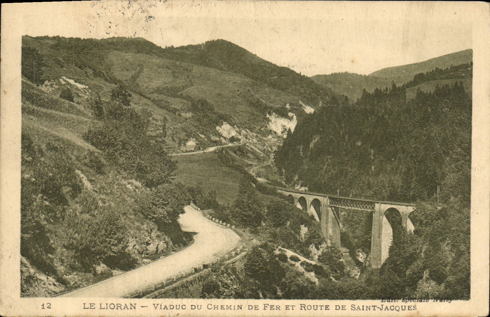 CPA Le Lioran Viaduc du Chemin de Fer et Route de Saint Jacques 
