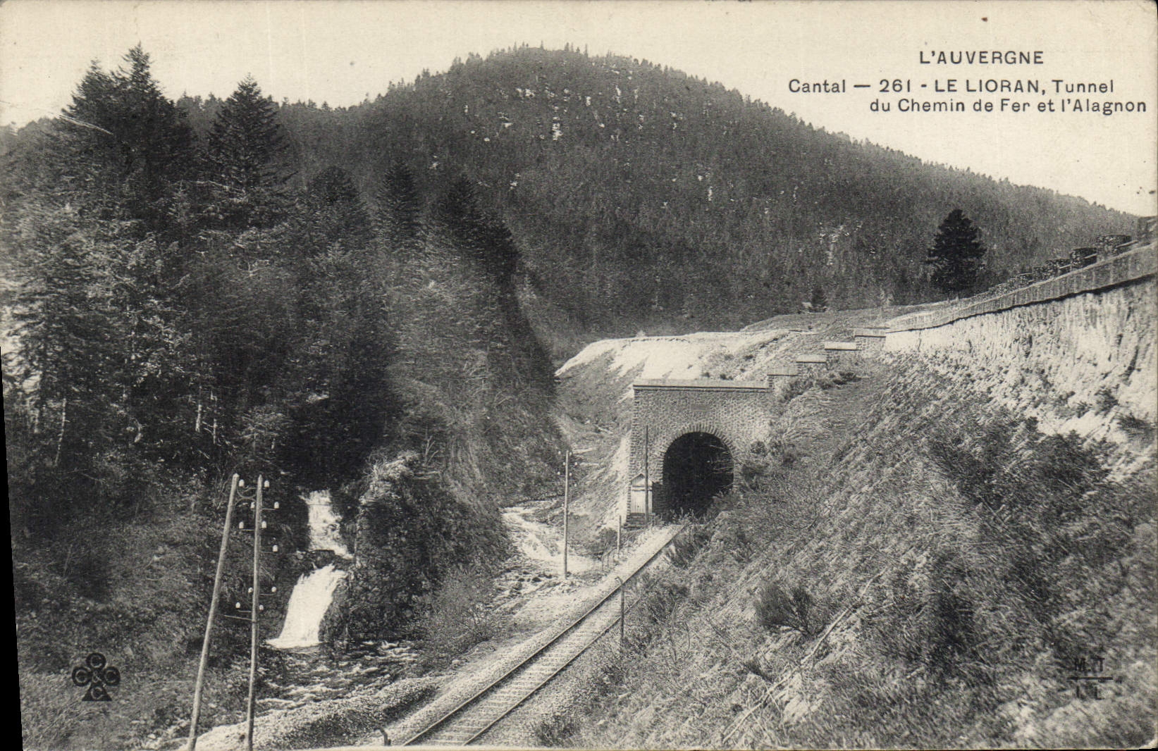 CPA L'Auvergne Cantal Le Lioran Tunnel du Chemin de fer et l'Alagnon 
