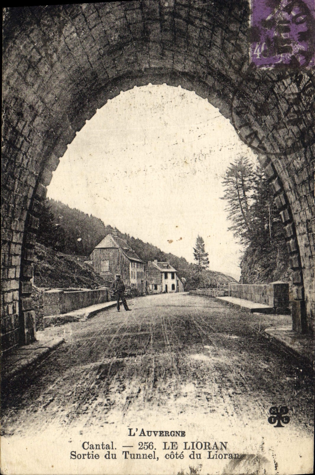 CPA L'Auvergne Le Lioran Sortie du Tunnel cote du Lioran 