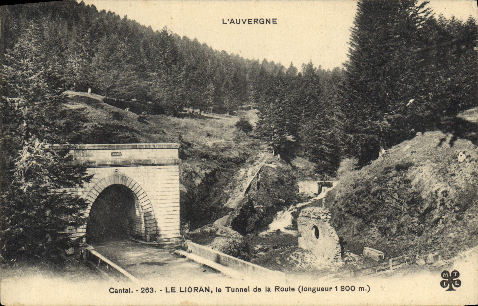 CPA L'Auvergne Cantal Le Lioran le Tunnel de la Route 