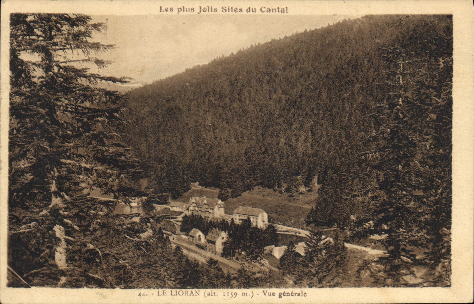 CPA Les plus Jolis Sites du Cantal Le Lioran Vue generale 
