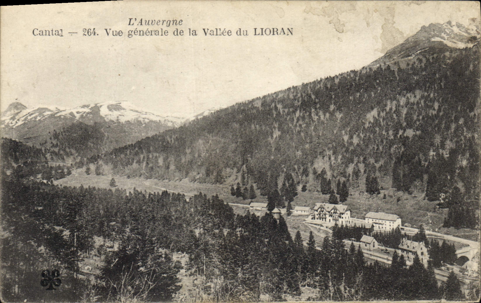 CPA L'Auvergne Cantal Vue generale de la Vallee du Lioran 