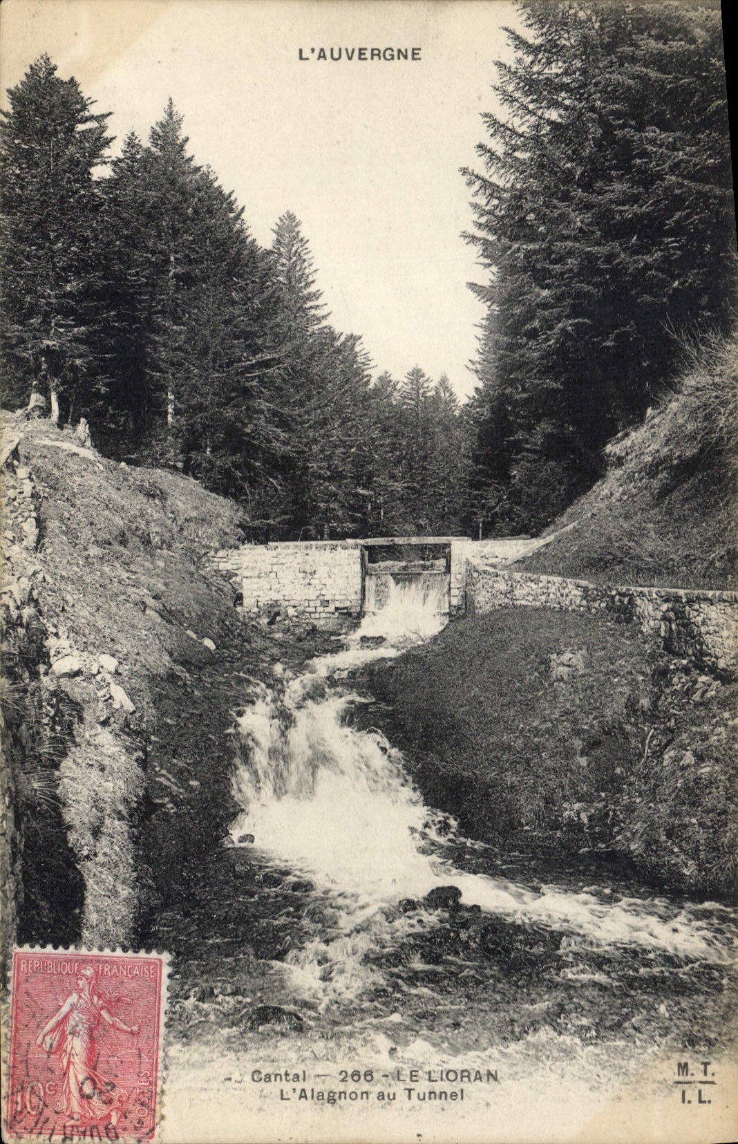 CPA L'Auvergne Cantal Le Lioran L'Alagnon au Tunnel 