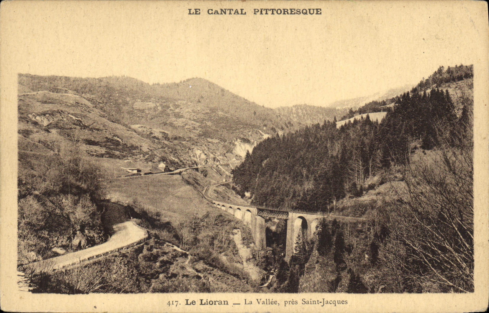 CPA Le Cantal Pittoresque Le Lioran La Vallee pres Saint Jacques 