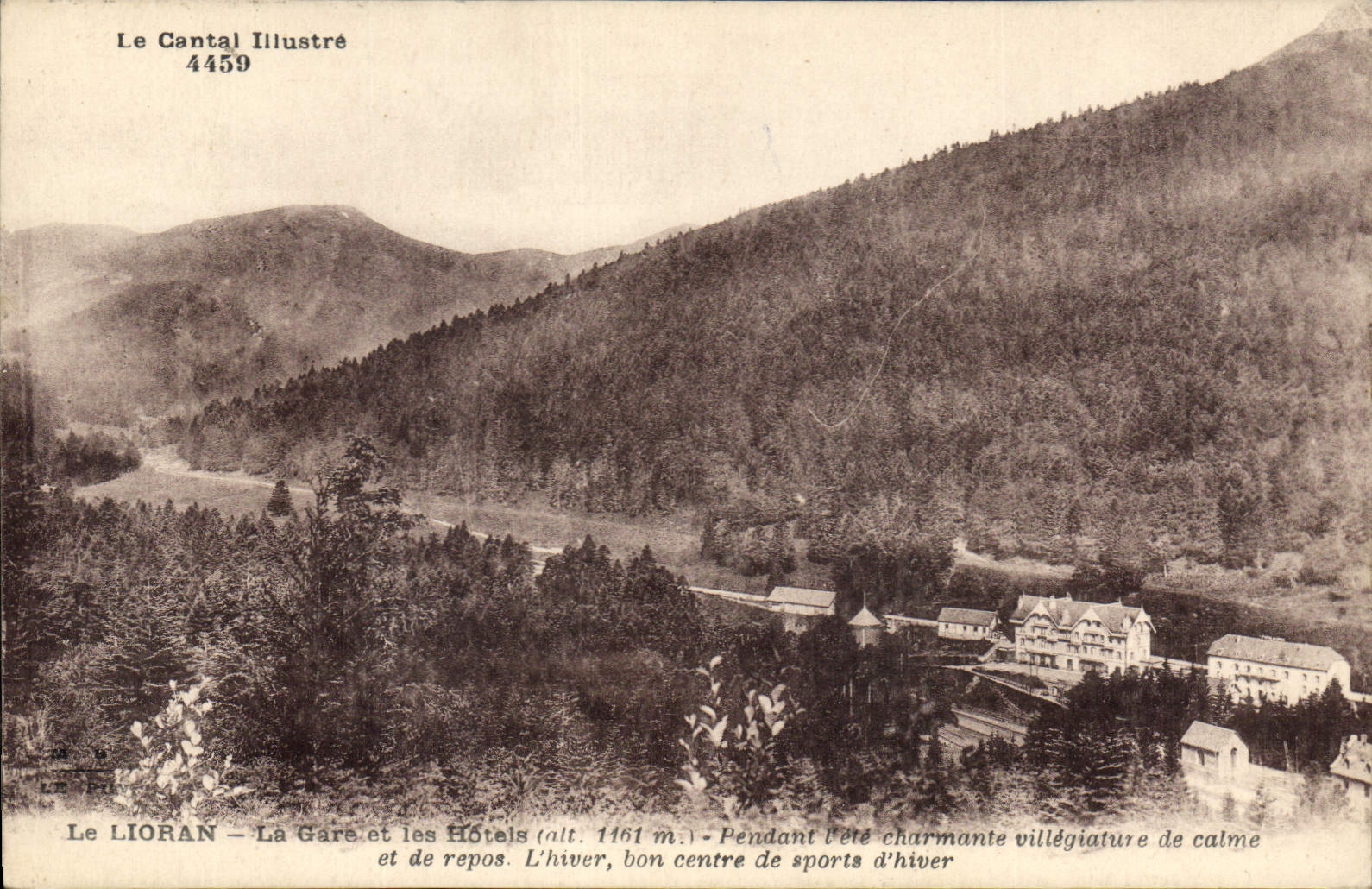 CPA Le Cantal Illustre Le Lioran La Gare et les Hotels 