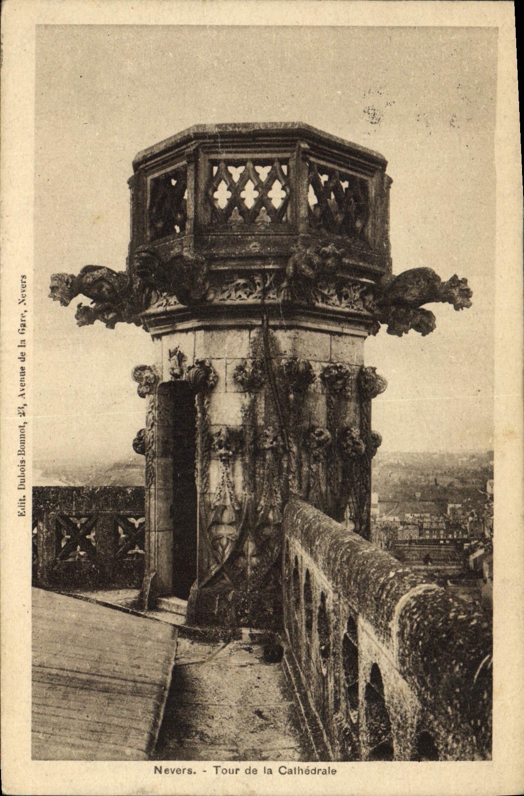 CPA Nevers Tour de la Cathedrale 