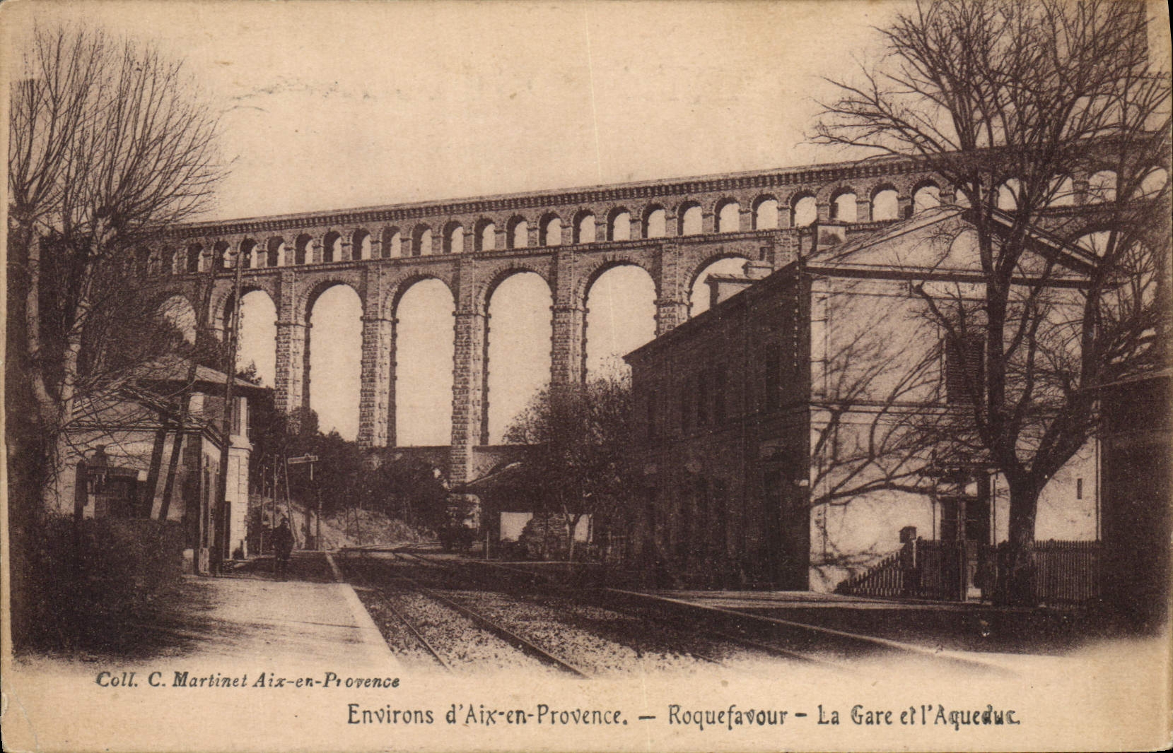 CPA Environs d'Aix en Provence Roquefavour la Gare et l'Aqueduc