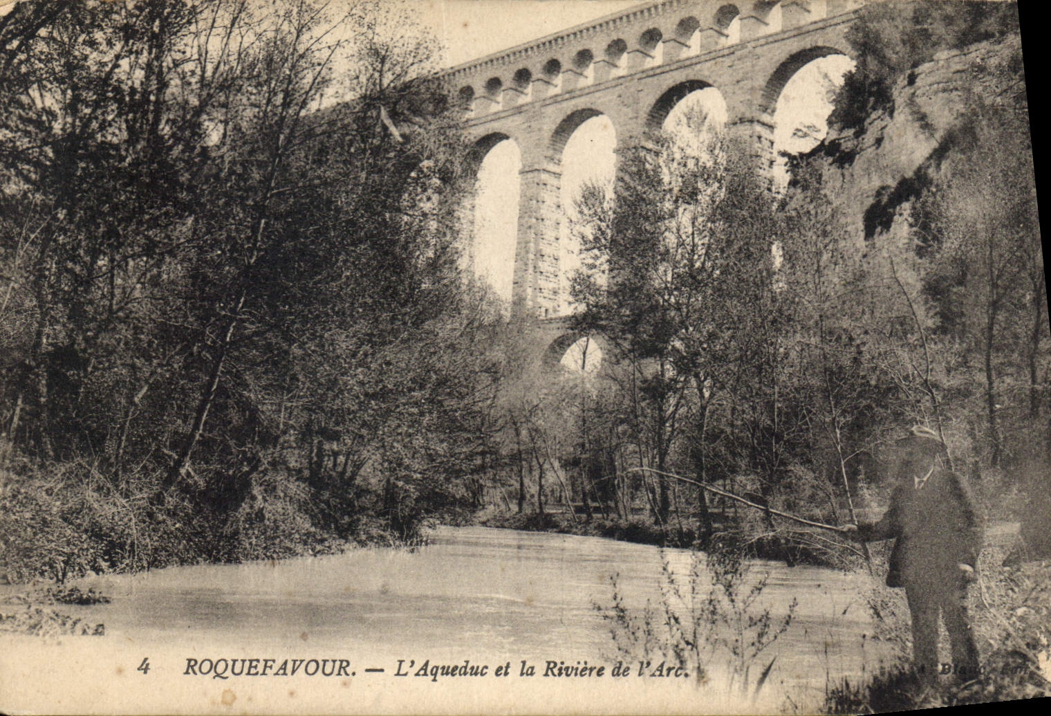 CPA Roquefavour L'Aqueduc et la Riviere de l'Arc Peche Pecheur