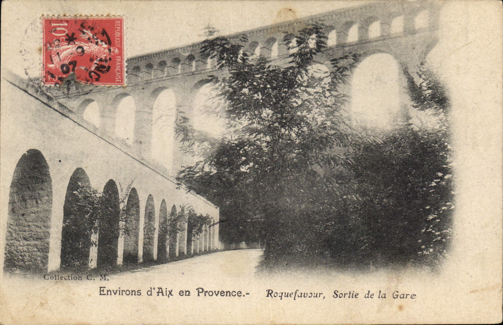 CPA Environs d'Aix en Provence Roquefavour Sortie de la Gare