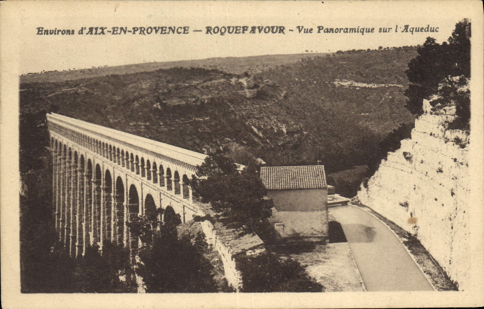 CPA Environs d'Aix en Provence Roquefavour Vue Panoramique sur l'Aqueduc