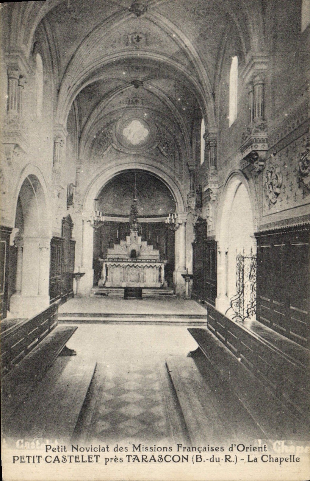 CPA Petit Noviciat des Missions Francaises d'Orient Petit Castelet pres Tarascon B du R La Chapelle