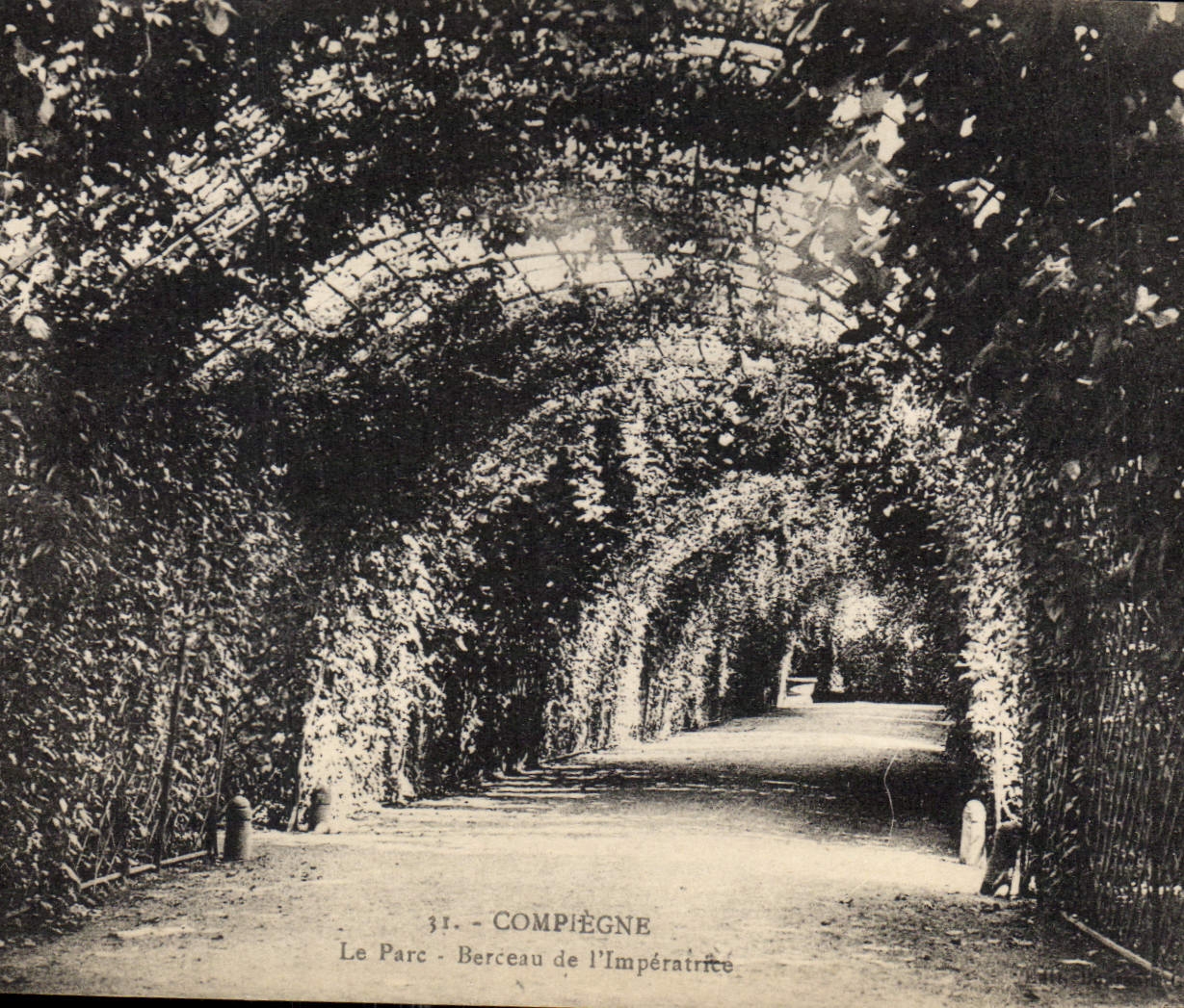 CPA Compiegne Le Parc Berceau de l'Imperatrice 