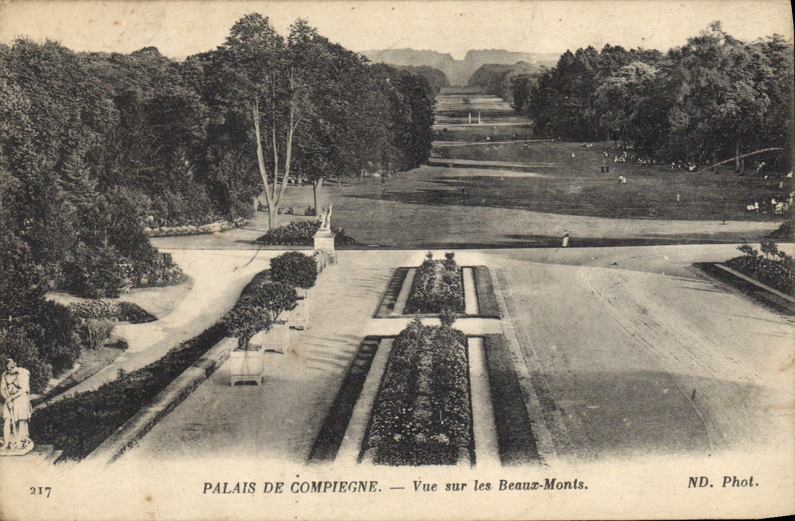 CPA Palais de Compiegne Vue sur les Beaux Monts 