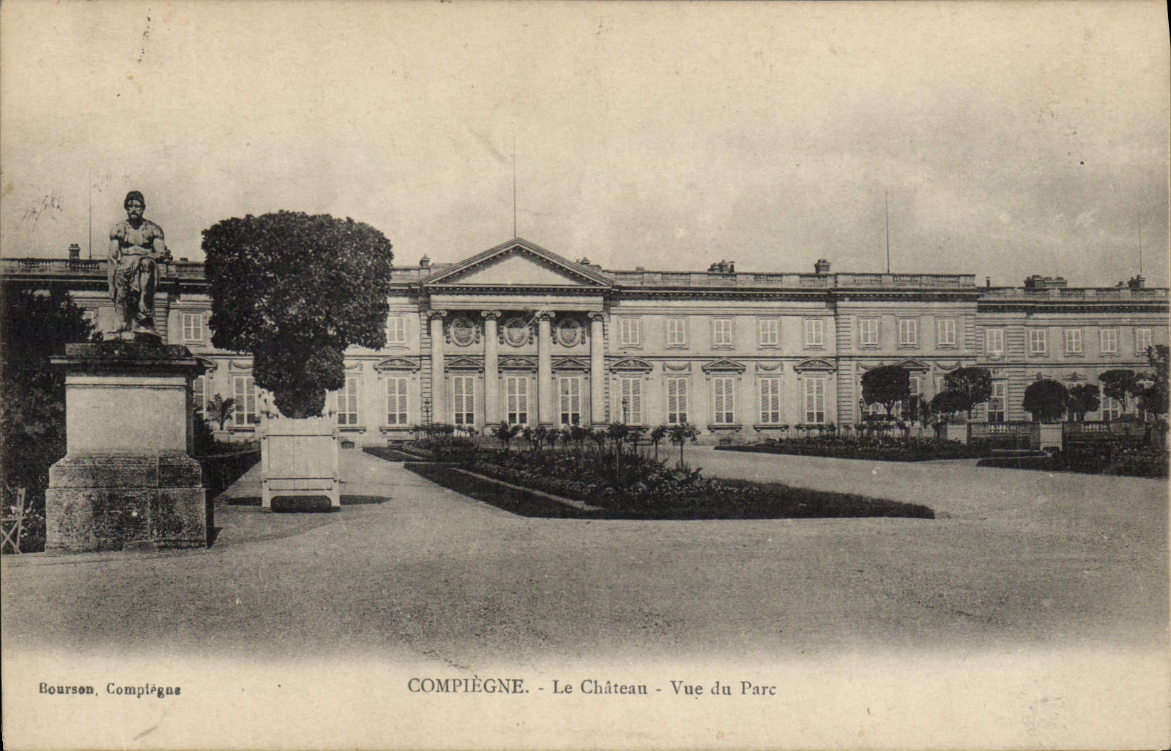 CPA Compiegne Le Chateau Vue du Parc 