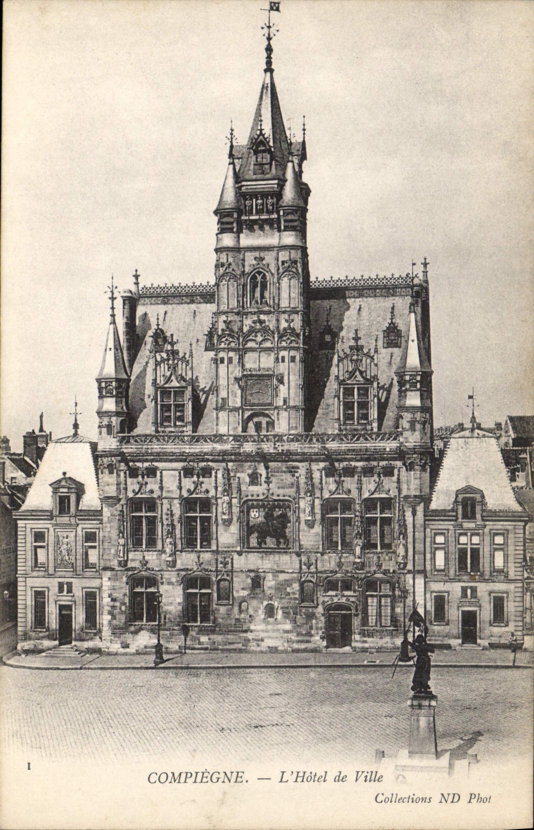 CPA Compiegne L'Hotel de Ville 