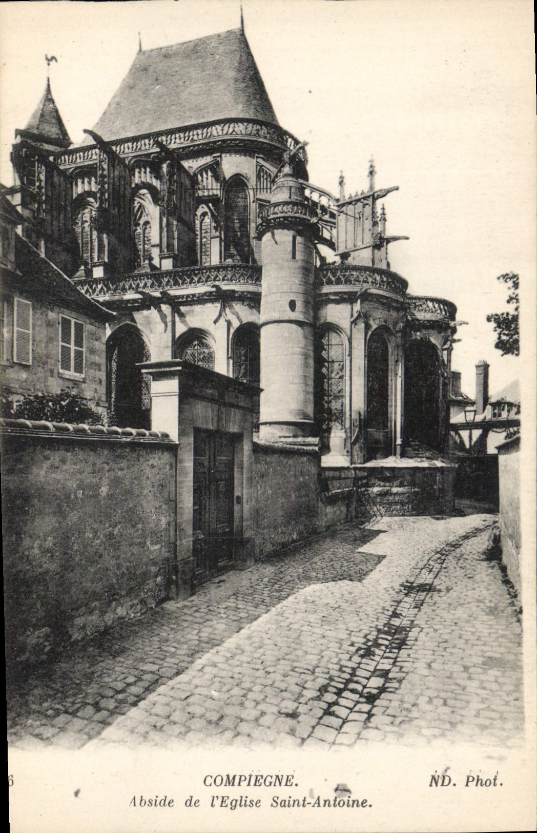 CPA Compiegne Abside de l'Eglise Saint Antoine