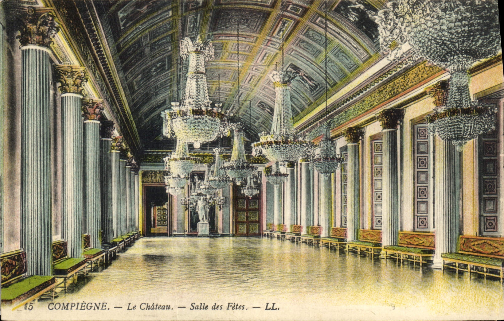 CPA Compiegne Le Chateau Salle des Fetes 