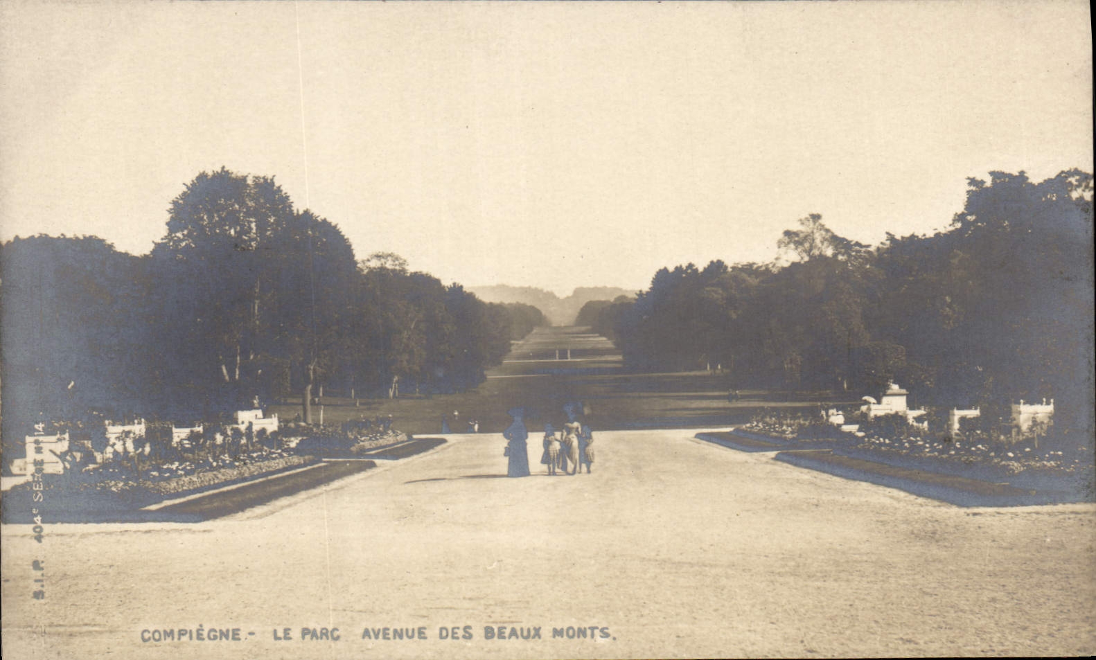 CPA Compiegne Le Parc Avenue des beaux monts 