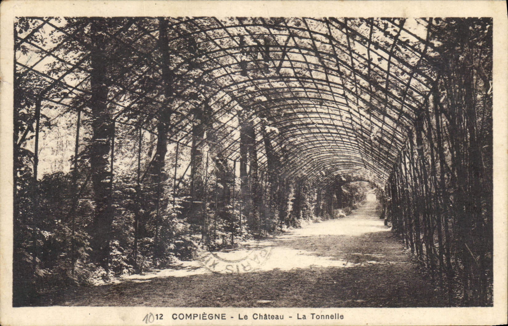 CPA Compiegne Le Chateau La Tonnelle 