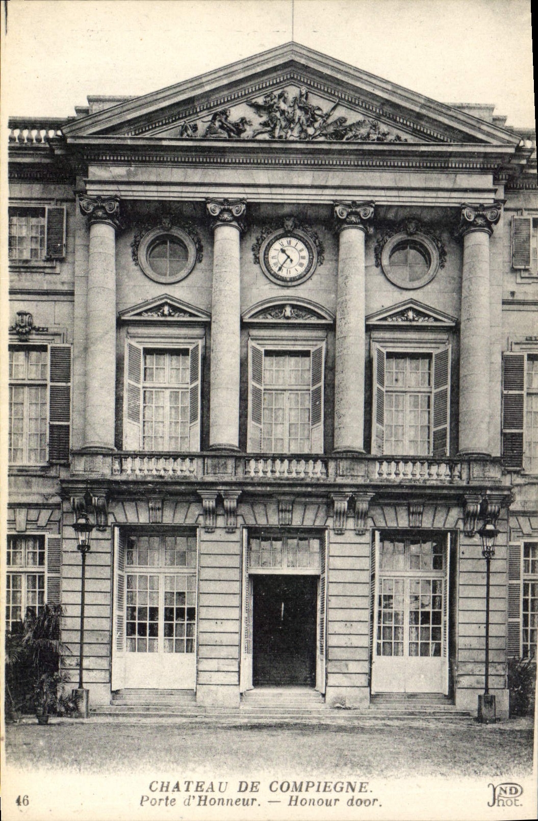 CPA Chateau de Compiegne Porte l'Honneur 
