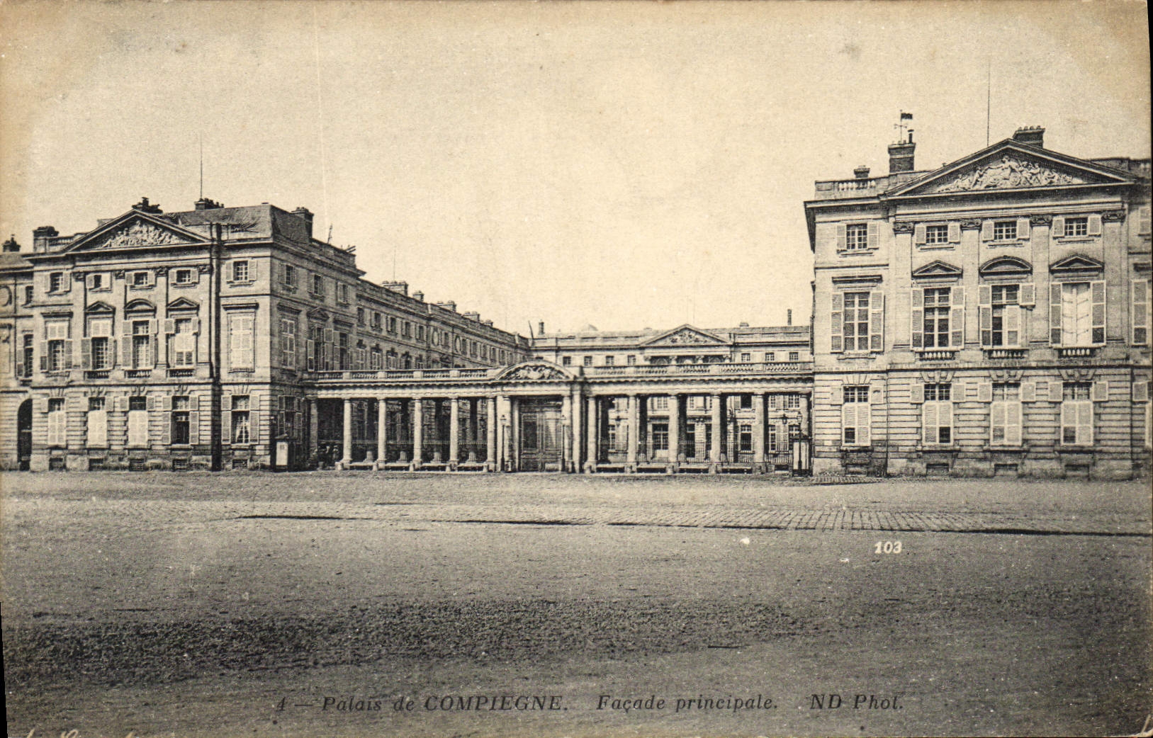 CPA Palais de Compiegne Facade principale 