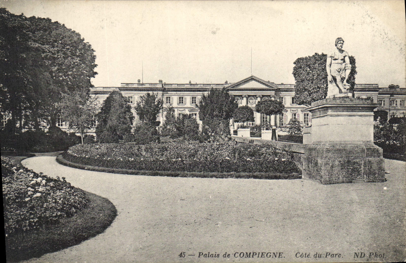 CPA Palais de Compiegne Cote du Parc 