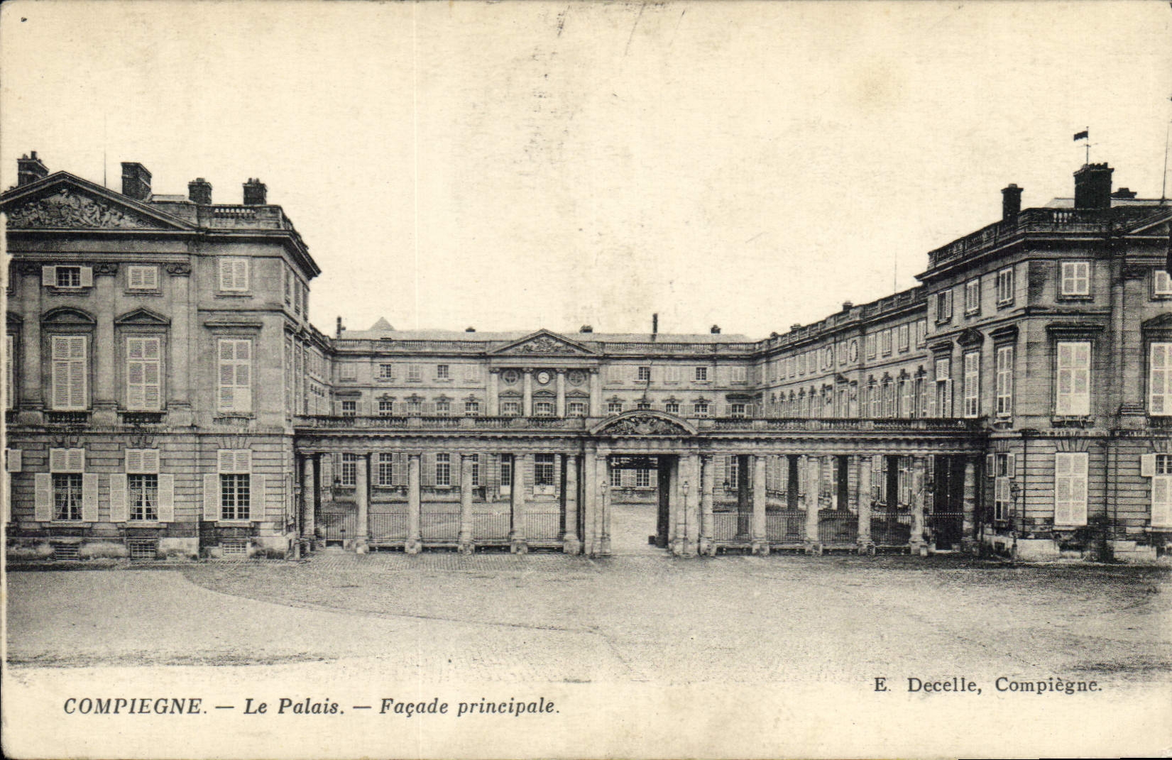 CPA Compiegne Le Palais Facade principale 