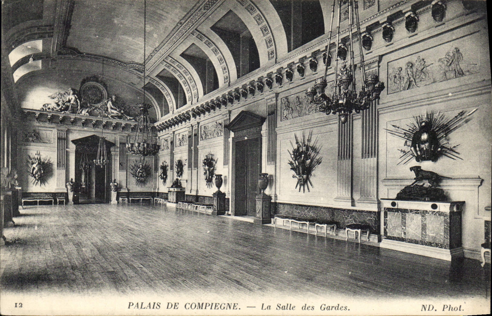 CPA Palais de Compiegne La Salle des Gardes