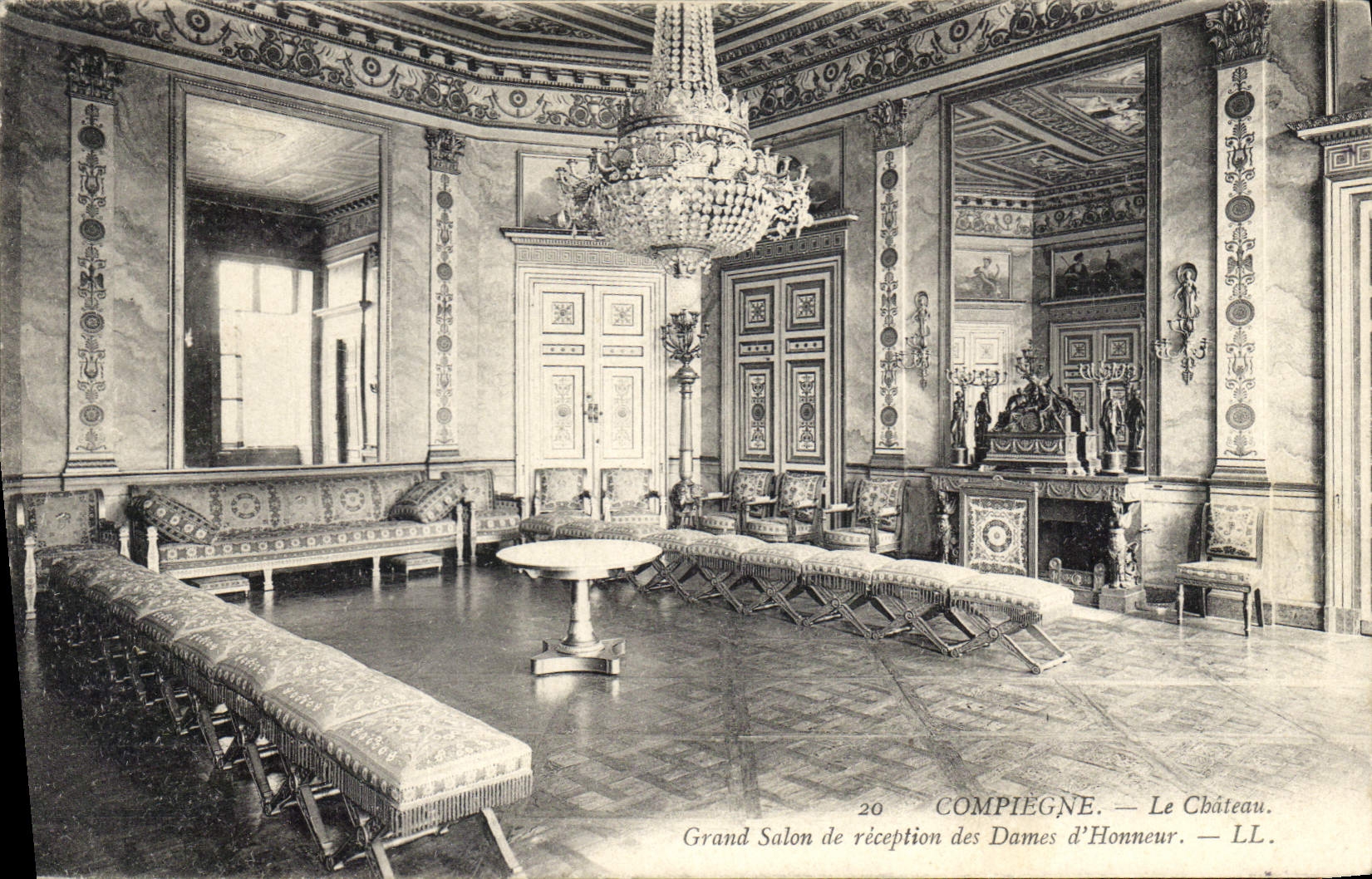 CPA Compiegne Le Chateau Grand Salon de reception des Dames d'Honneur 