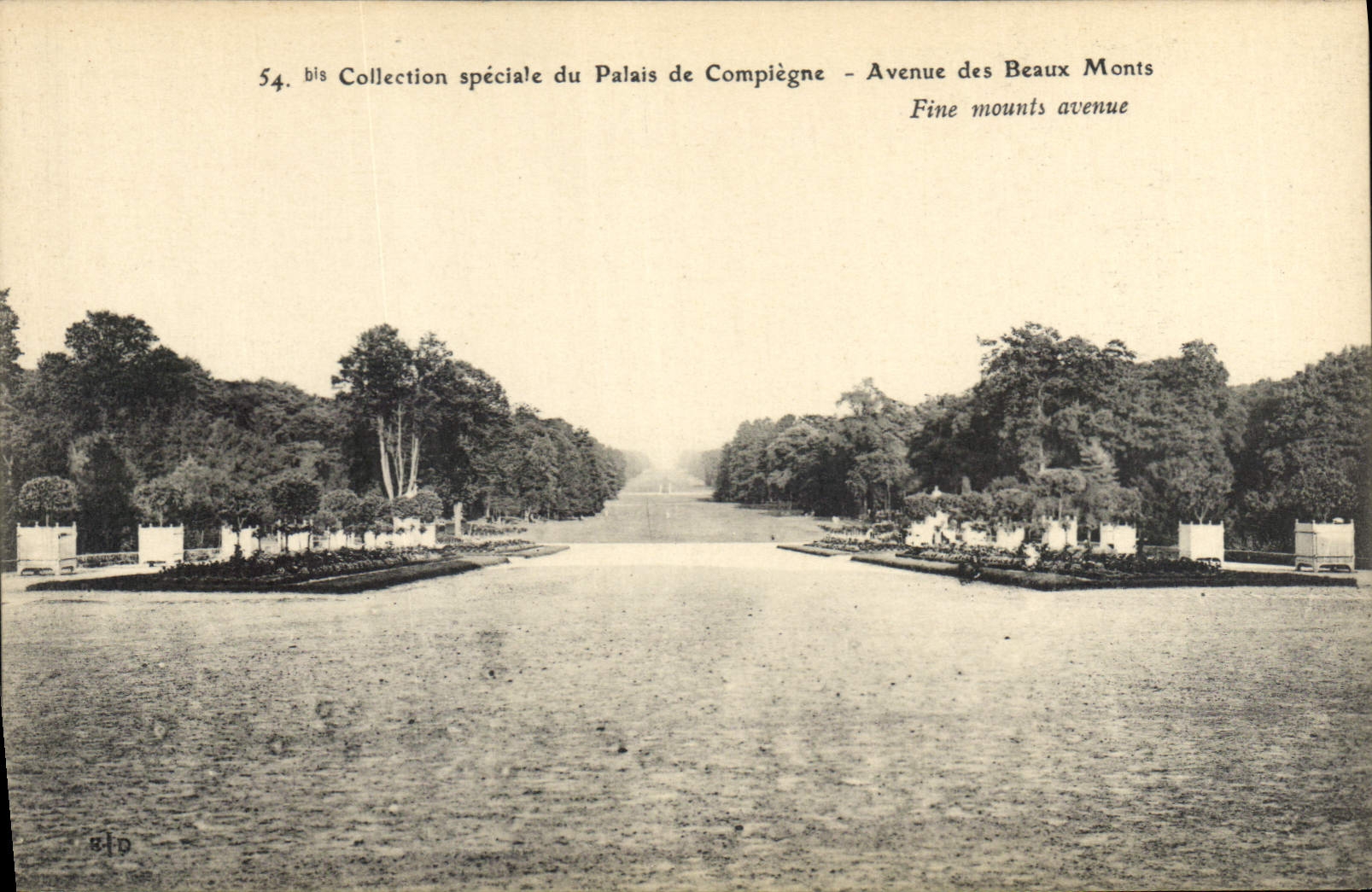 CPA Collection speciale du Palais de Compiegne Avenue des Beaux Monts 