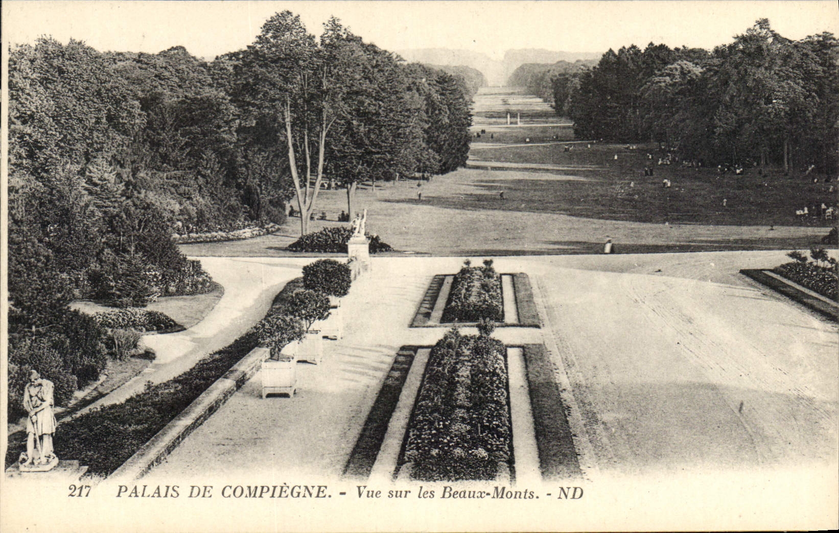 CPA Palais de Compiegne Vue sur les Beaux Monts 