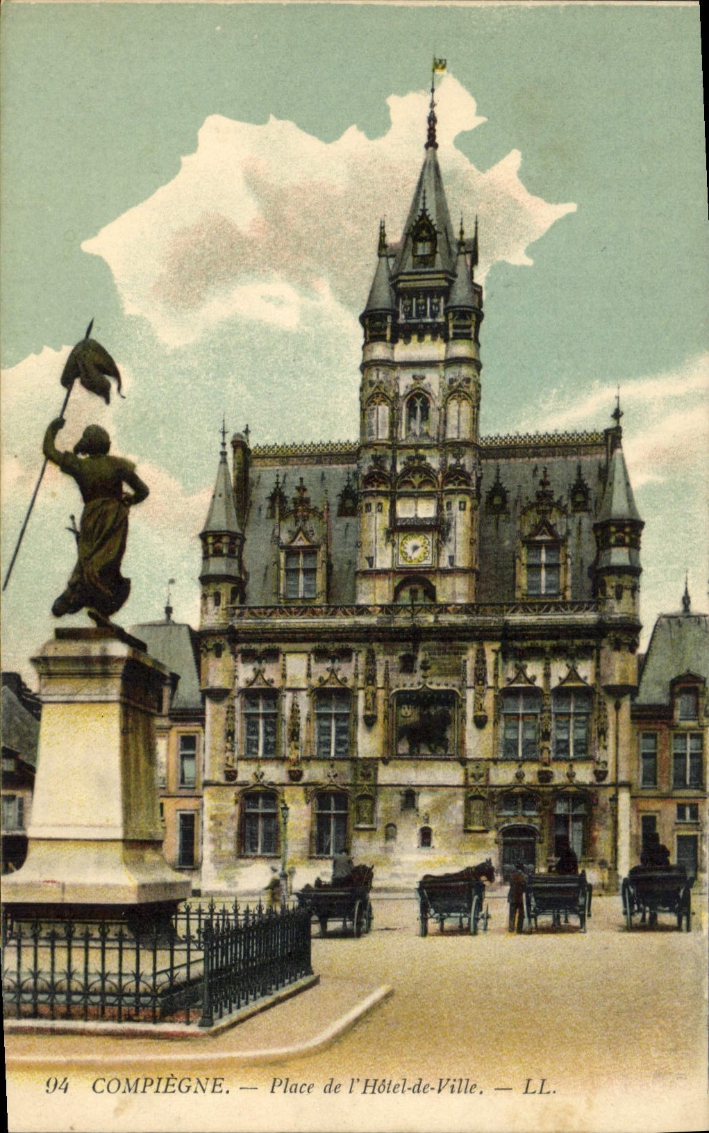 CPA Compiegne Place de l'Hotel de Ville 