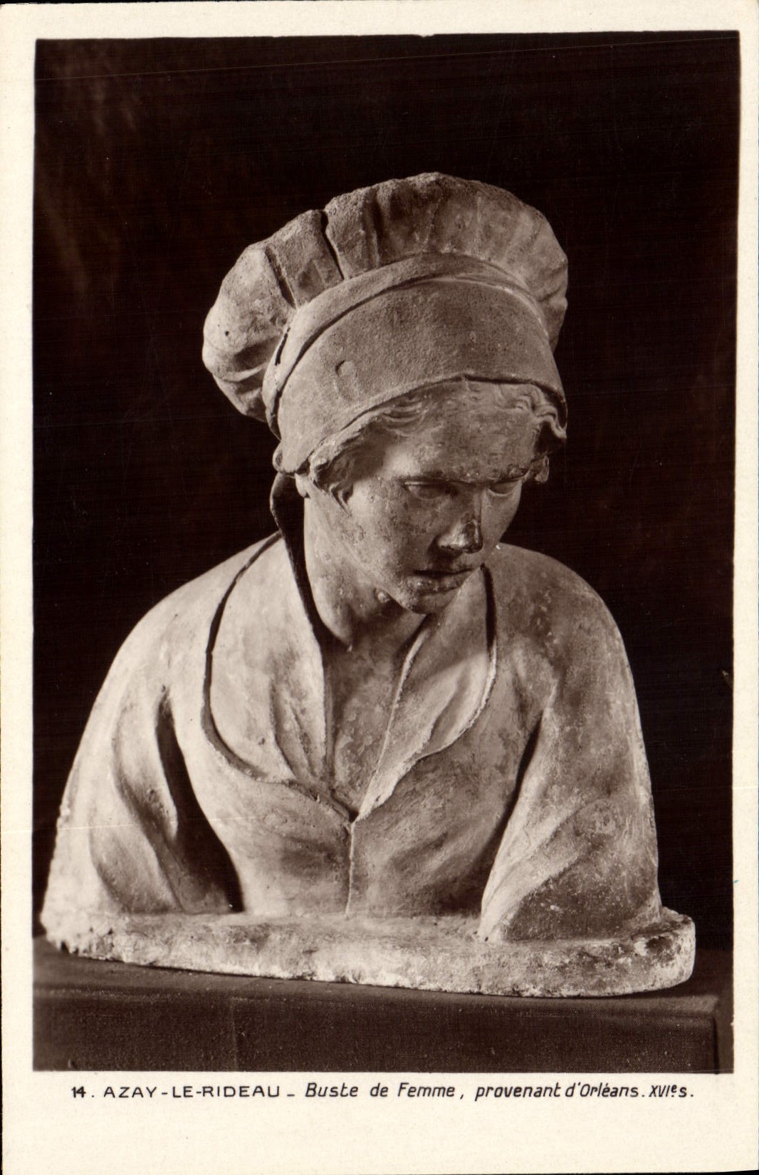 CPA Azay le Rideau Buste de Femme provenant d'Orleans