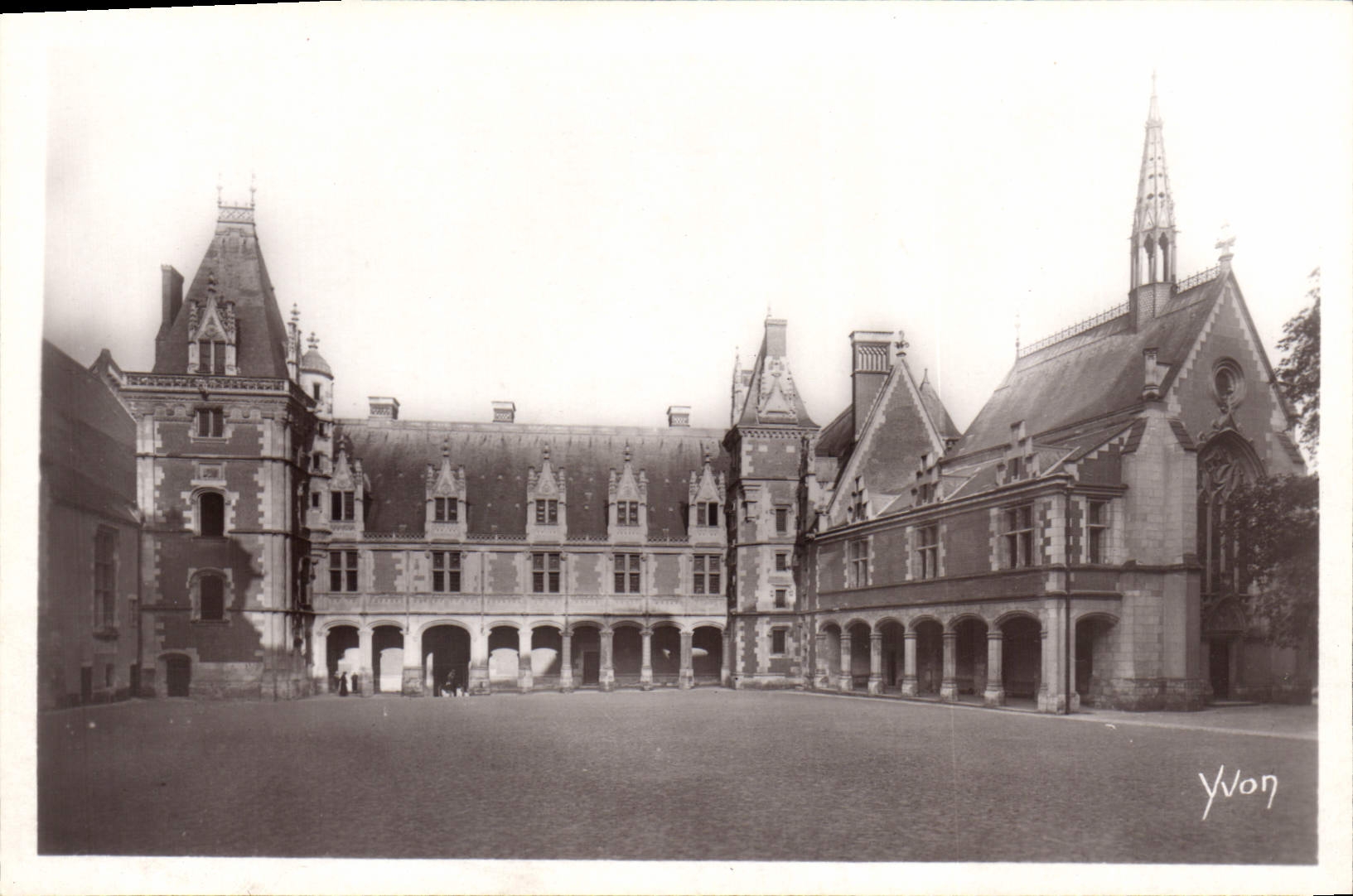 CPA Chateau de Blois Aile Louis XII et la Chapelle