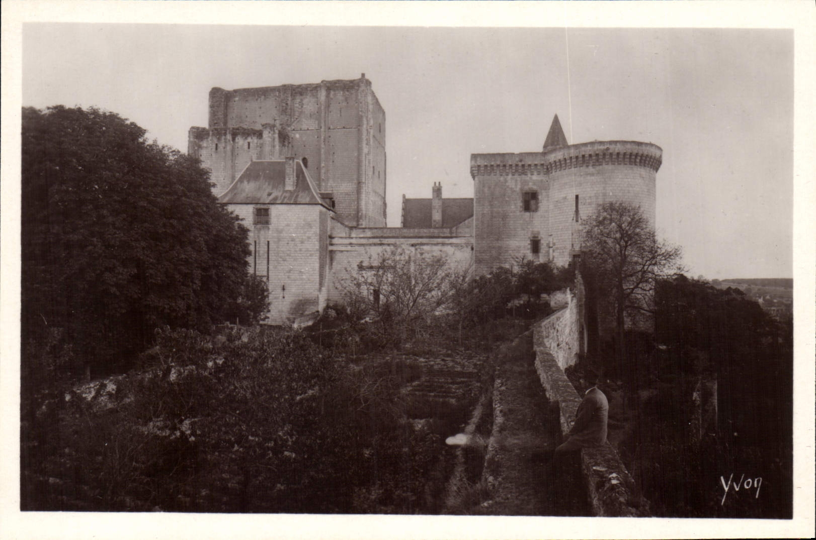 CPA Chateau de Loches Le Donjon et la Tour Louis XI
