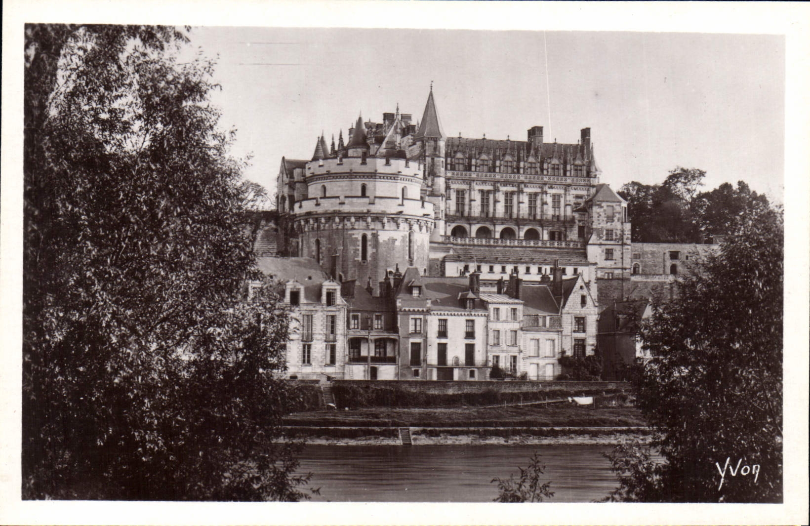 CPA Chateau d'Amboise vu des bords de la Lotte